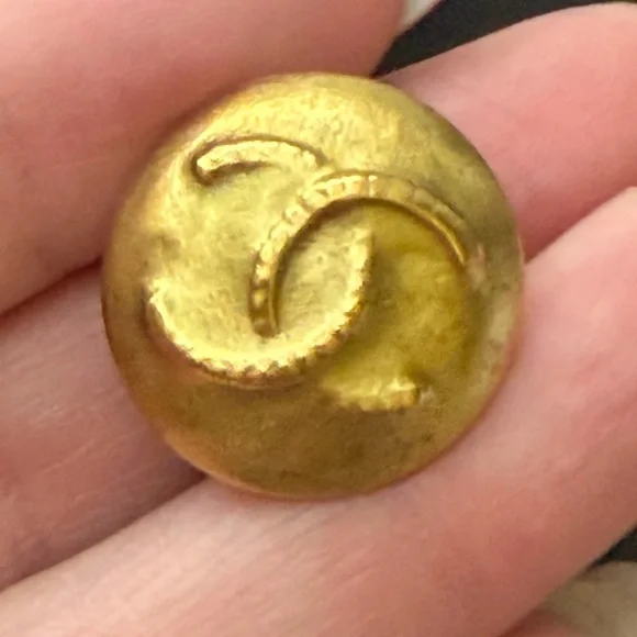 CHANEL Gold-Tone CC Dome Earrings Vintage - Picture 3 of 9